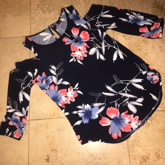 💙COLD SHOULDER 💙NEW DIRECTIONS - Picture 4 of 6